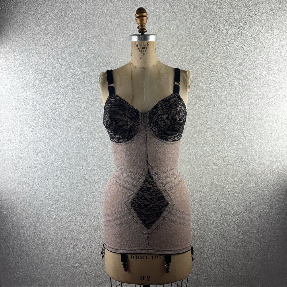 Rago l 36C Retro Vintage Stretch Lace Pinup Rockabilly Shapewear Girdle Garters